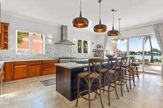 Pieces of Eight LUXE 6BR - 6