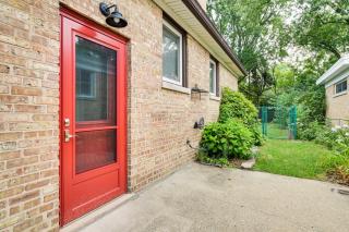 Pet-Friendly Abode, 2 Mi to Dtwn Evanston! - 7