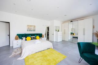 St Albans Luxury House - 3 Bedrooms, 3 Bathrooms - 2