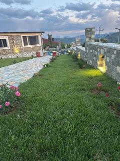 Mimani Stone House Roshnik - 9