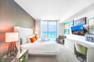 Spectacular Sunset Views Over the Ocean at Hollywood - 9