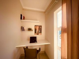 Biz & Bliss Work & Serene Views - Windhoek - 4