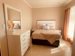 Biz & Bliss Work & Serene Views - Windhoek - 1