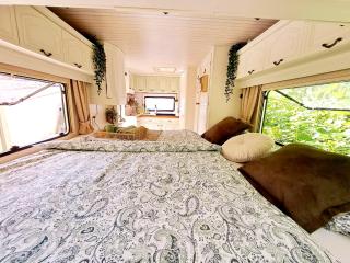 Berlin Glamping Spot Winterfester Wohnwagen - 9