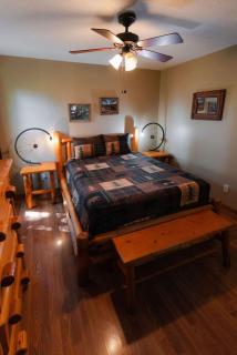 Cheerful Two Bdrm Cabin with Hot Tub & Pet Friendly - 5