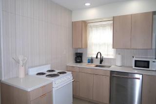DT Location W Washer and Dryer. Fully Renovated. - 9