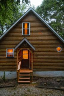 Cheerful Two Bdrm Cabin with Hot Tub & Pet Friendly - 7