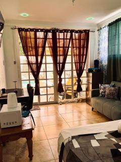 The PoolSide Pad- 5 mins from Airport & Beaches - 3
