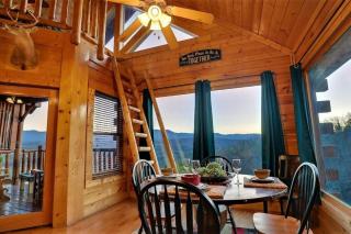 A Natural High - Jaw-Dropping Views, Steamy Hot Tub + Fun Game Nights - Sevierville - 1