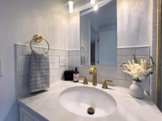 Serenity Haven - A Modern Retreat - 2