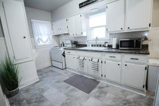 Central Location. Fenced Yard W Washer and Dryer - 9