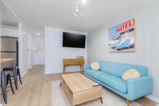 Sleeps 4 Priv. Courtyard Walk to Beach - 6