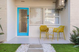 Sleeps 4 Priv. Courtyard Walk to Beach - 7