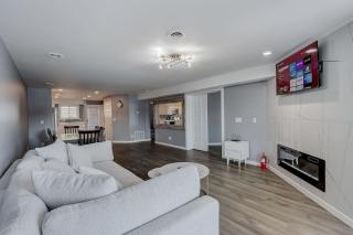 Dells Lakefront Luxe Haven - 5