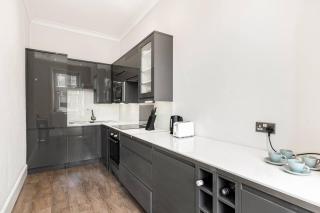 Stylish Kensington Home - Amazing Location - 2