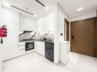 Modern Studio with Private Jacuzzi - 7