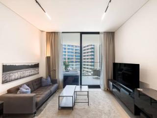 Modern Studio with Private Jacuzzi - 7