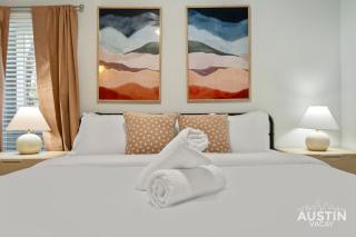 5BR 2BA Austin Hideaway Near SoCo The Domain and Lady Bird Lake by Austin Vacay - 2