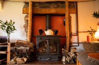 16th Century Cottage With Ancient Woodland Views - 7