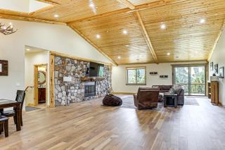 Hot Tub and Game Room Mtn-View Retreat in Big Bear! - 6