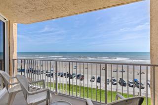 Oceanfront Family Beach Escape - Beachside, Pool & BBQ - 0