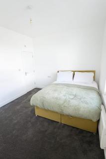 Kehoe's Suite Near Etihad Stadium & Coop Live Arena Sleeps 4 - 5