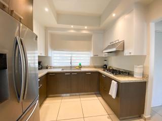 Casa Moderna en privada con Alberca 5 min del Aeropuerto y Consulado Americano - 8