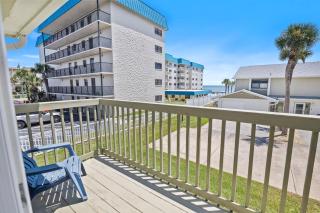 Beachside Retreat Walk to Dining Pet-Friendly & No-Drive Beach - 0