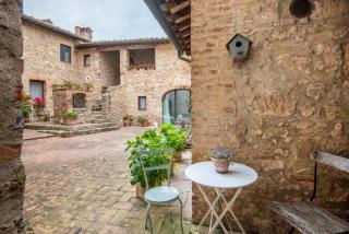 Country Home Tuscany - Courtyard Room - 1