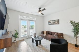 47 Chic 1Bedroom, Pool, Gym & Yoga Studio, Near Stockyards - 0