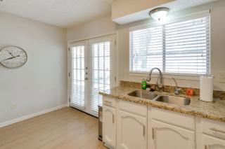 4 Mi to TAMU Sleek Bryan Home Near Shops and Eats - 2