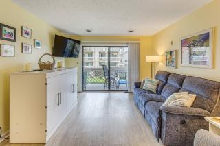 Poolside Fun and Ocean Strolls Myrtle Beach Oasis! - Myrtle Beach - 5