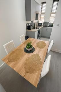 Kehoe's Pad Near Etihad Stadium & Coop Live Arena Sleeps 4 - 6