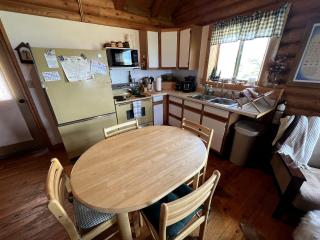 Charming Cabin with Spectacular Mountain Views near Madison River in Ennis, Montana - 8