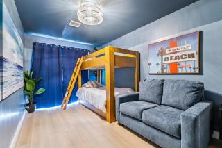 Luxury Tropical Playhouse Golf Pickleball - 3