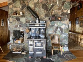 Charming Riverfront Guest House with Deck Overlooking Madison River, Near Ennis, Montana - 9