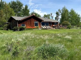 Elegant Vacation Home with Aspen Grove & Mountain Views near Ennis Lake in McAllister, Montana - 0