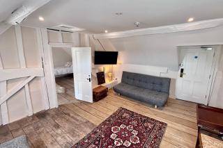 Gwynne House - Historic Riverside Rooms & Apartments in Hereford City Centre, Sleeps 1-16 - 7
