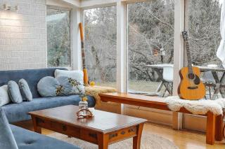 Tranquil Vacation Rental by Lake Wakatipu with Majestic Mountain Views in Queenstown, New Zealand - 7