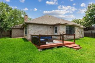 Peaceful Family-Friendly Retreat with Large Backyard Near Texas A&M in Dr. College Station, Texas - 0