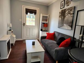 Charming Tiny Cottage in the Woods near Center Hill Lake for a Romantic Getaway near Baxter, Tennessee - Johnsons Chapel - 9