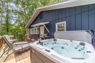 Cozy Bungalow with Hot Tub & Fire Pit Near Lake Burton and Helen, Georgia - 8