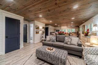 Cozy Bungalow with Hot Tub & Fire Pit Near Lake Burton and Helen, Georgia - Batesville - 1