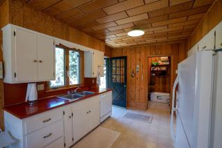 Charming Riverside Cabin with Deck Overlooking Madison River near Three Dollar Bridge in McAllister, Montana - 6