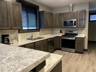 Modern Condominium with Pet-Friendly Drift Boat Parking near Madison River in Ennis, Montana - 7