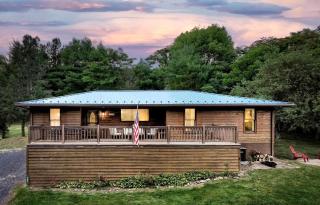 Cozy Mountain Cabin with Hot Tub & Scenic Views in Stanley, Virginia - 9