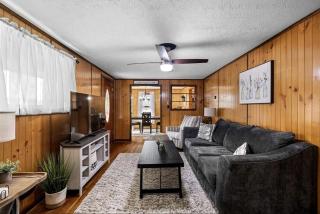 Cozy Mountain Cabin with Hot Tub & Scenic Views in Stanley, Virginia - 2