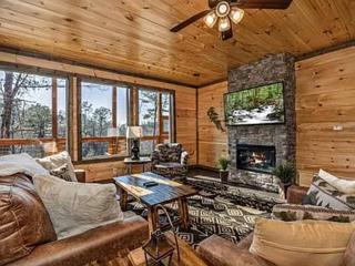 Secluded Modern Cabin with Hot Tub & Game Room near Dollywood in Pigeon Forge, Tennessee - 7