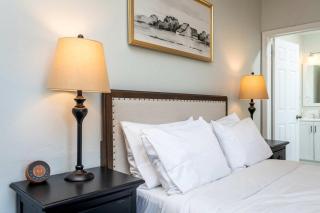 Elegant Historic Suite with Mountain Views in Luray, Virginia - 8
