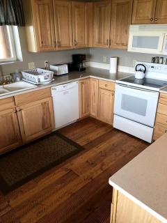 Scenic Vacation Cabin with 360° Mountain Views near Yellowstone National Park in Madison River Valley, Montana - 4